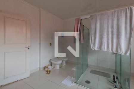 Casa à venda com 680m², 3 quartos e 6 vagas Casa à venda com 680m², 3 quartos e 6 vagasBanheiro da Suíte