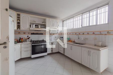 Casa à venda com 680m², 3 quartos e 6 vagas Casa à venda com 680m², 3 quartos e 6 vagasCozinha