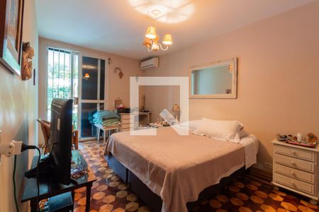 Casa à venda com 680m², 3 quartos e 6 vagas Casa à venda com 680m², 3 quartos e 6 vagasQuarto 2