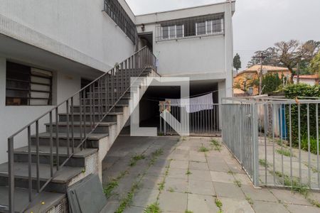 Casa à venda com 680m², 3 quartos e 6 vagas Casa à venda com 680m², 3 quartos e 6 vagasQuintal