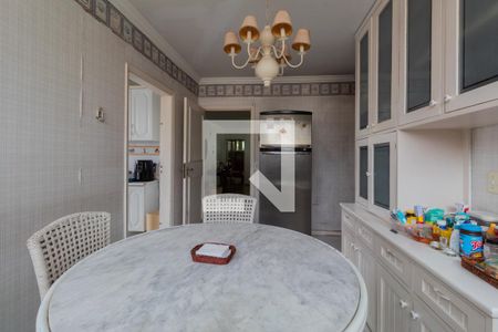 Casa à venda com 680m², 3 quartos e 6 vagas Casa à venda com 680m², 3 quartos e 6 vagasCozinha