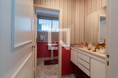 Casa à venda com 680m², 3 quartos e 6 vagas Casa à venda com 680m², 3 quartos e 6 vagasLavabo