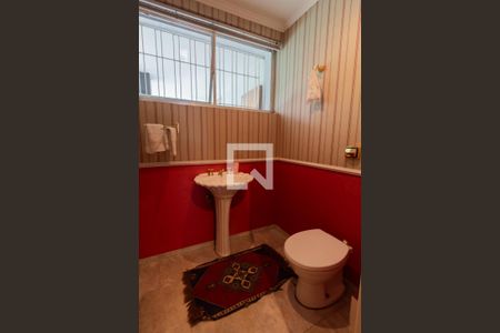 Casa à venda com 680m², 3 quartos e 6 vagas Casa à venda com 680m², 3 quartos e 6 vagasLavabo