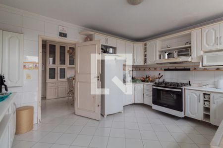 Casa à venda com 680m², 3 quartos e 6 vagas Casa à venda com 680m², 3 quartos e 6 vagasCozinha