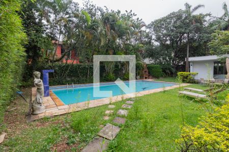 Casa à venda com 680m², 3 quartos e 6 vagas Casa à venda com 680m², 3 quartos e 6 vagasPiscina