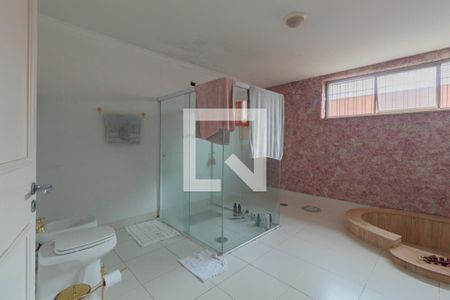 Casa à venda com 680m², 3 quartos e 6 vagas Casa à venda com 680m², 3 quartos e 6 vagasBanheiro da Suíte