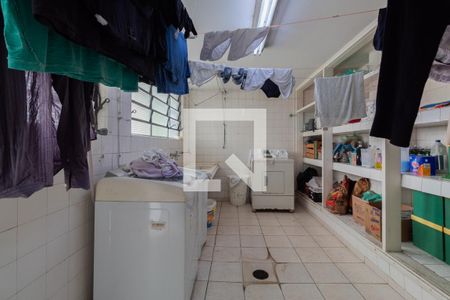 Casa à venda com 680m², 3 quartos e 6 vagas Casa à venda com 680m², 3 quartos e 6 vagasÁrea de Serviço