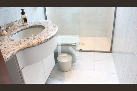 Casa para alugar com 500m², 4 quartos e 6 vagasBanheiro da Suíte 2