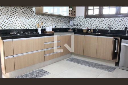 Casa para alugar com 500m², 4 quartos e 6 vagasCozinha