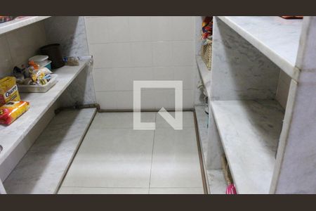 Casa para alugar com 500m², 4 quartos e 6 vagasCozinha - Despensa