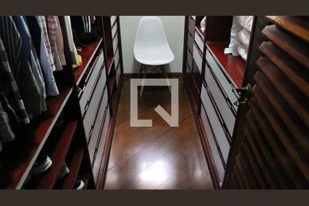 Casa para alugar com 500m², 4 quartos e 6 vagasSuíte Master - Closet