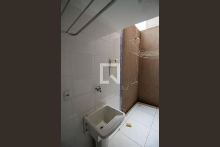 Casa de condomínio à venda com 80m², 2 quartos e 2 vagasÁrea de Serviço 