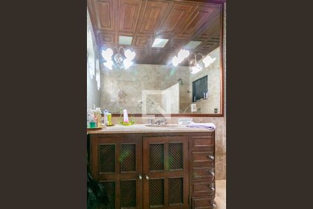 Casa à venda com 715m², 5 quartos e 6 vagasBanheiro da Suíte 2