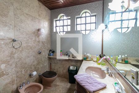 Casa à venda com 715m², 5 quartos e 6 vagasBanheiro da Suíte 2