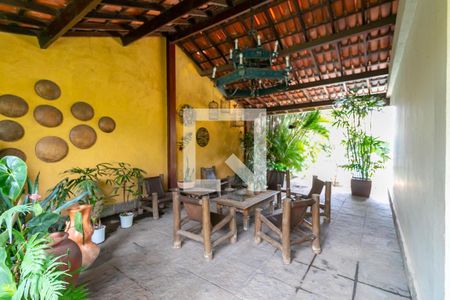 Casa à venda com 715m², 5 quartos e 6 vagasÁrea Externa