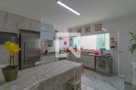 Casa para alugar com 122m², 2 quartos e 2 vagasCozinha