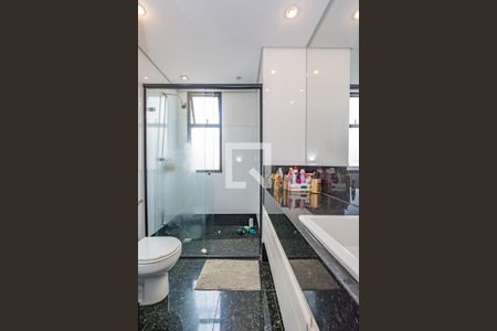 Apartamento à venda com 304m², 4 quartos e 4 vagasBanheiro Social 1