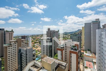 Apartamento à venda com 304m², 4 quartos e 4 vagasVaranda da cobertura