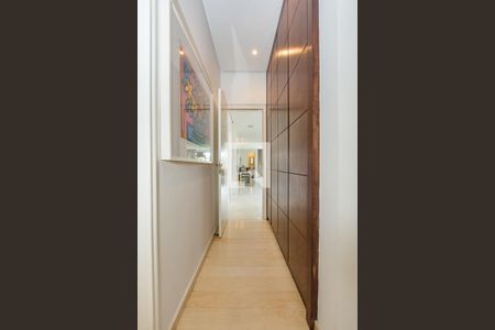 Apartamento à venda com 304m², 4 quartos e 4 vagasCorredor