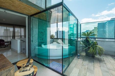 Apartamento à venda com 304m², 4 quartos e 4 vagasBanheira de hidromassagem