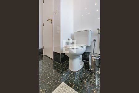 Apartamento à venda com 304m², 4 quartos e 4 vagasBanheiro Social 1