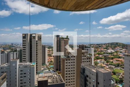 Apartamento à venda com 304m², 4 quartos e 4 vagasCobertura - Sala