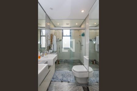 Apartamento à venda com 304m², 4 quartos e 4 vagasBanheiro da Suíte