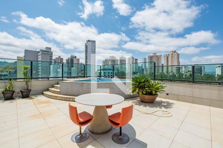 Apartamento à venda com 304m², 4 quartos e 4 vagasVaranda da cobertura