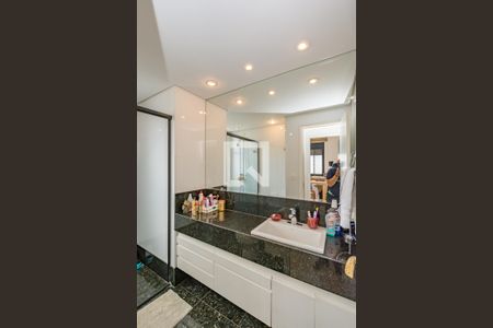 Apartamento à venda com 304m², 4 quartos e 4 vagasBanheiro Social 1