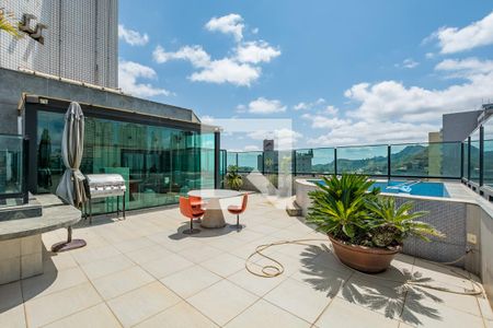 Apartamento à venda com 304m², 4 quartos e 4 vagasVaranda da cobertura