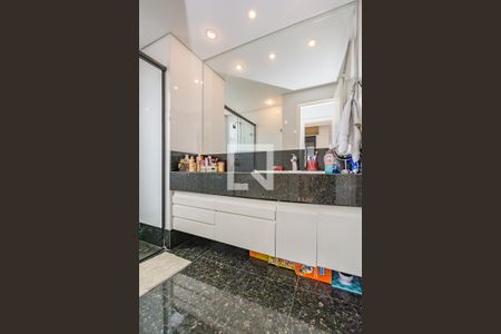 Apartamento à venda com 304m², 4 quartos e 4 vagasBanheiro Social 1