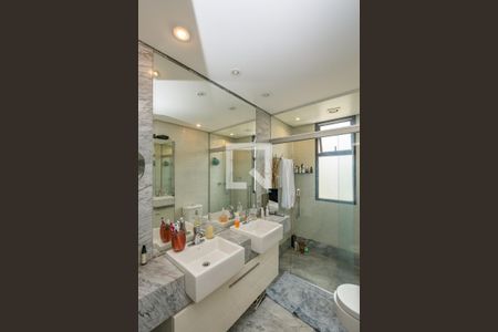 Apartamento à venda com 304m², 4 quartos e 4 vagasBanheiro da Suíte