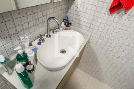 Apartamento à venda com 70m², 2 quartos e 1 vagaDetalhe do Banheiro da Suite