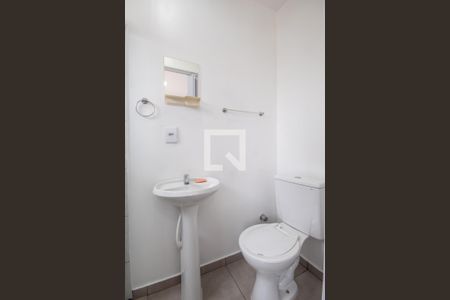 Banheiro de kitnet/studio para alugar com 1 quarto, 10m² em Vila Osasco, Osasco
