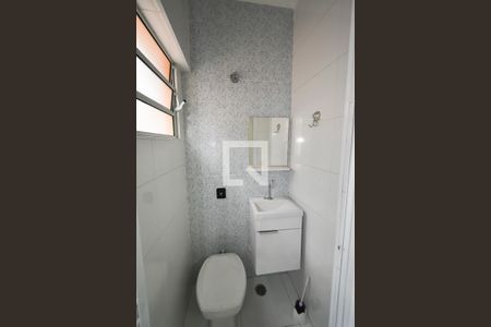Banheiro de casa para alugar com 2 quartos, 100m² em Parque Edu Chaves, São Paulo