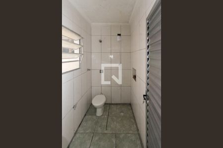 Banheiro de casa para alugar com 1 quarto, 60m² em Parque Santa Madalena, São Paulo