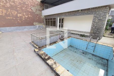 Casa para alugar com 300m², 5 quartos e 2 vagas Casa para alugar com 300m², 5 quartos e 2 vagasPiscina