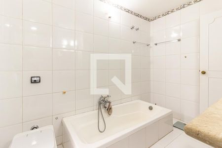 Apartamento à venda com 200m², 3 quartos e 2 vagasSuíte - Banheiro 1