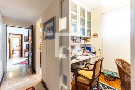 Apartamento à venda com 200m², 3 quartos e 2 vagasCorredores