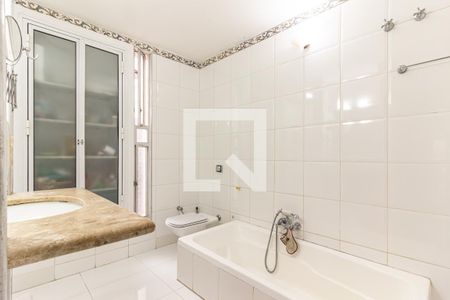 Apartamento à venda com 200m², 3 quartos e 2 vagasSuíte - Banheiro 1