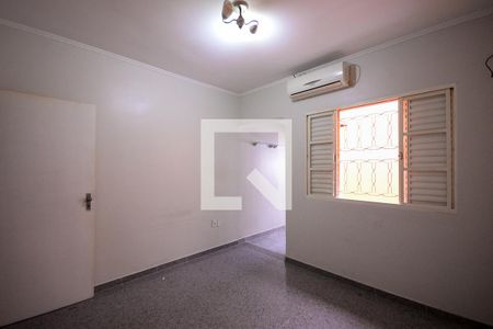 Casa à venda com 352m², 4 quartos e 2 vagasQuarto 3 