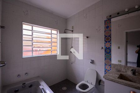 Casa à venda com 352m², 4 quartos e 2 vagasBanheiro do Quarto 1