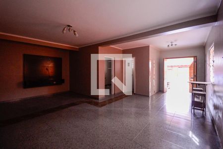 Casa à venda com 352m², 4 quartos e 2 vagasÁrea de Lazer - Sala de TV