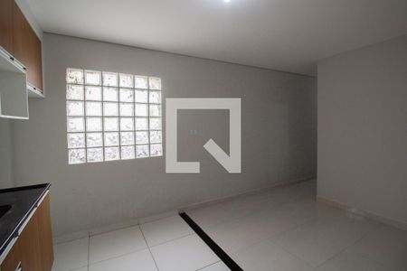 Sala/Cozinha de apartamento à venda com 2 quartos, 45m² em Vila Carmosina, São Paulo