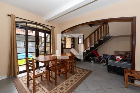 Sala de casa para alugar com 2 quartos, 145m² em Santa Cândida, Curitiba
