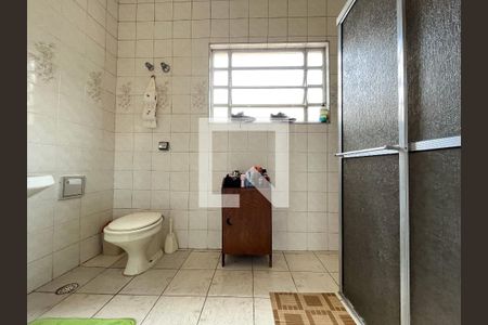 Casa à venda com 240m², 5 quartos e 5 vagasBanheiro do Quarto 1