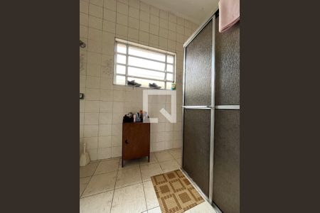 Casa à venda com 240m², 5 quartos e 5 vagasBanheiro do Quarto 1