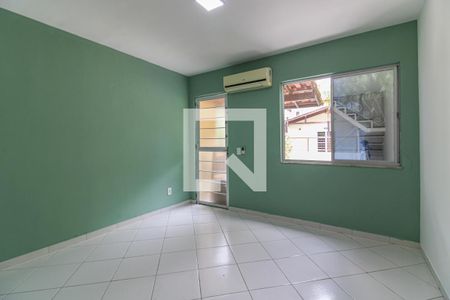 Sala de casa de condomínio para alugar com 2 quartos, 63m² em Vargem Grande, Rio de Janeiro