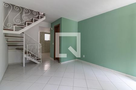 Sala de casa de condomínio para alugar com 2 quartos, 63m² em Vargem Grande, Rio de Janeiro