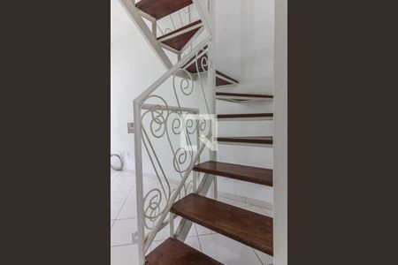 Escada de casa de condomínio para alugar com 2 quartos, 63m² em Vargem Grande, Rio de Janeiro
